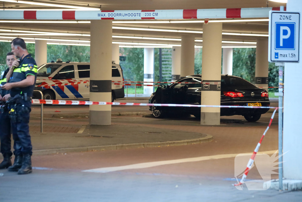 Steekincident leidt tot gewonde en auto te water