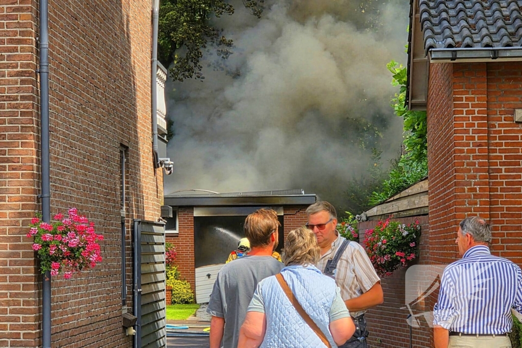 Brand in bijgebouw snel opgeschaald