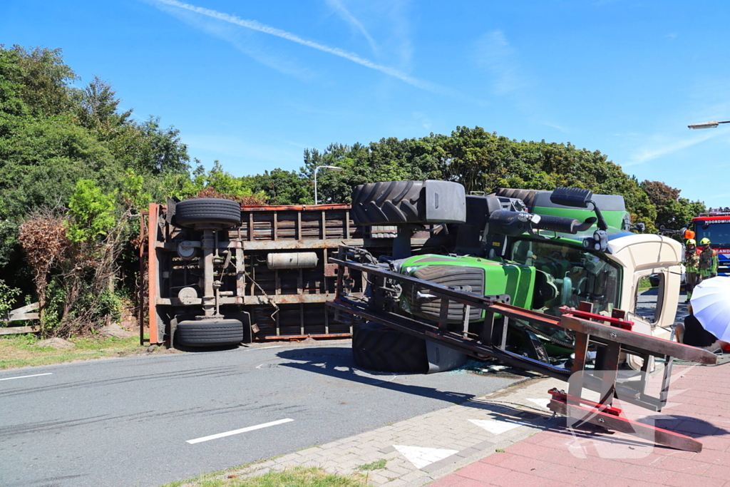 Tractor omgekanteld door uitwijken