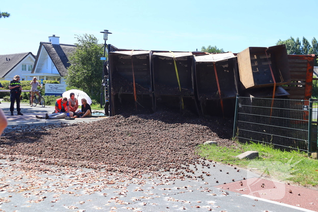 Tractor omgekanteld door uitwijken