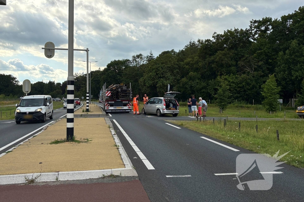 Aanrijding vrachtwagen en auto