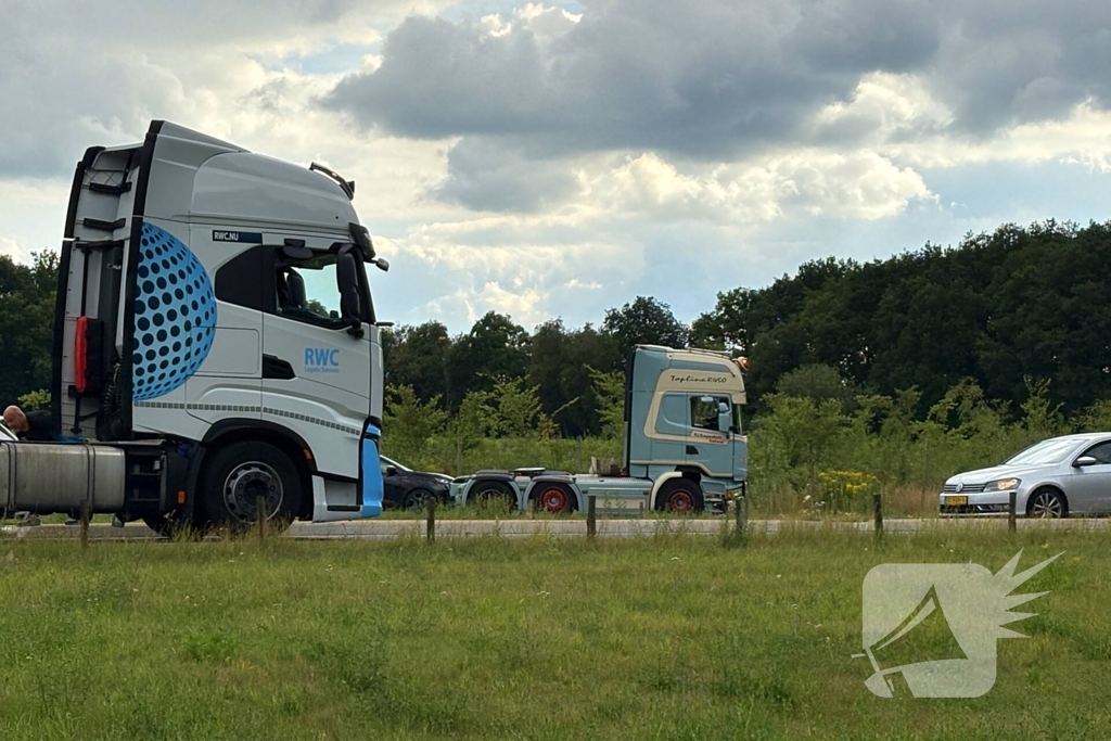 Aanrijding vrachtwagen en auto