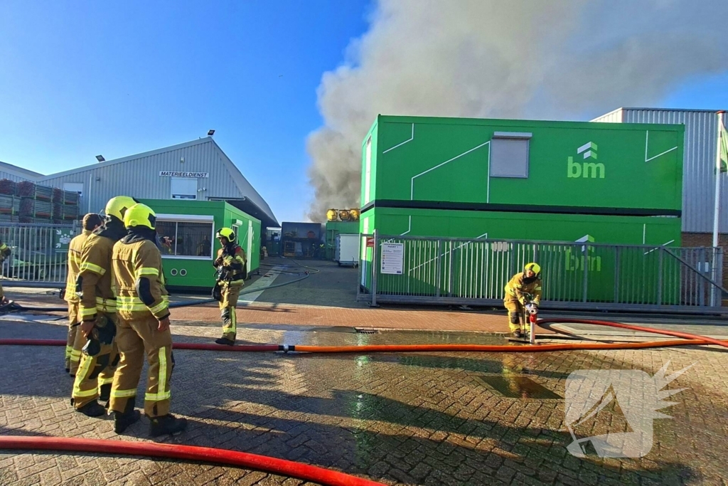 Zeer grote brand op industriegebied