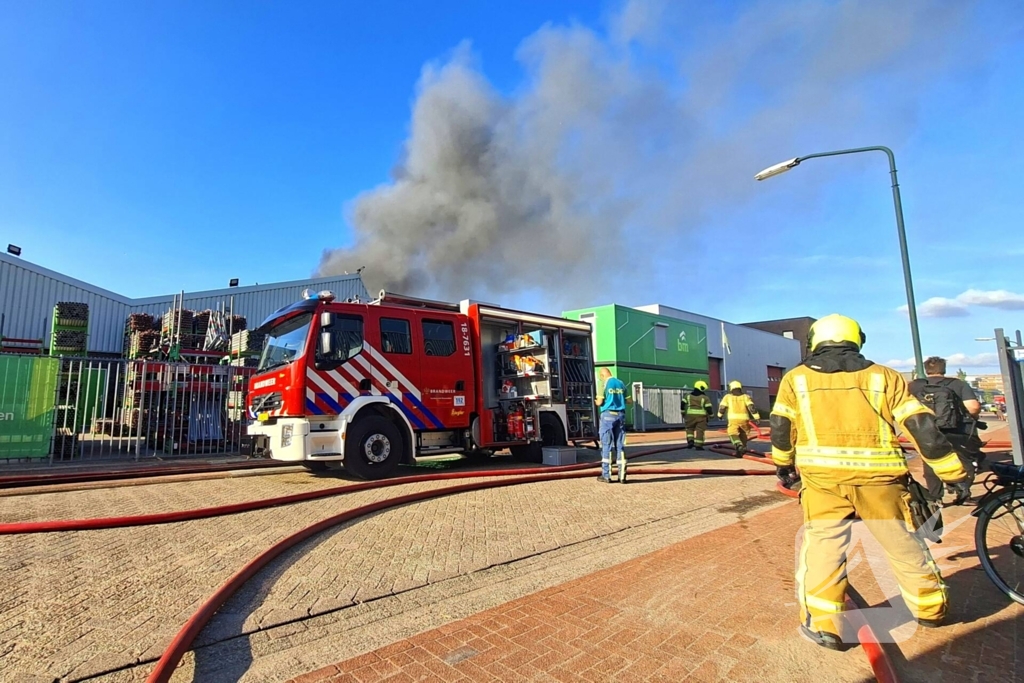 Zeer grote brand op industriegebied