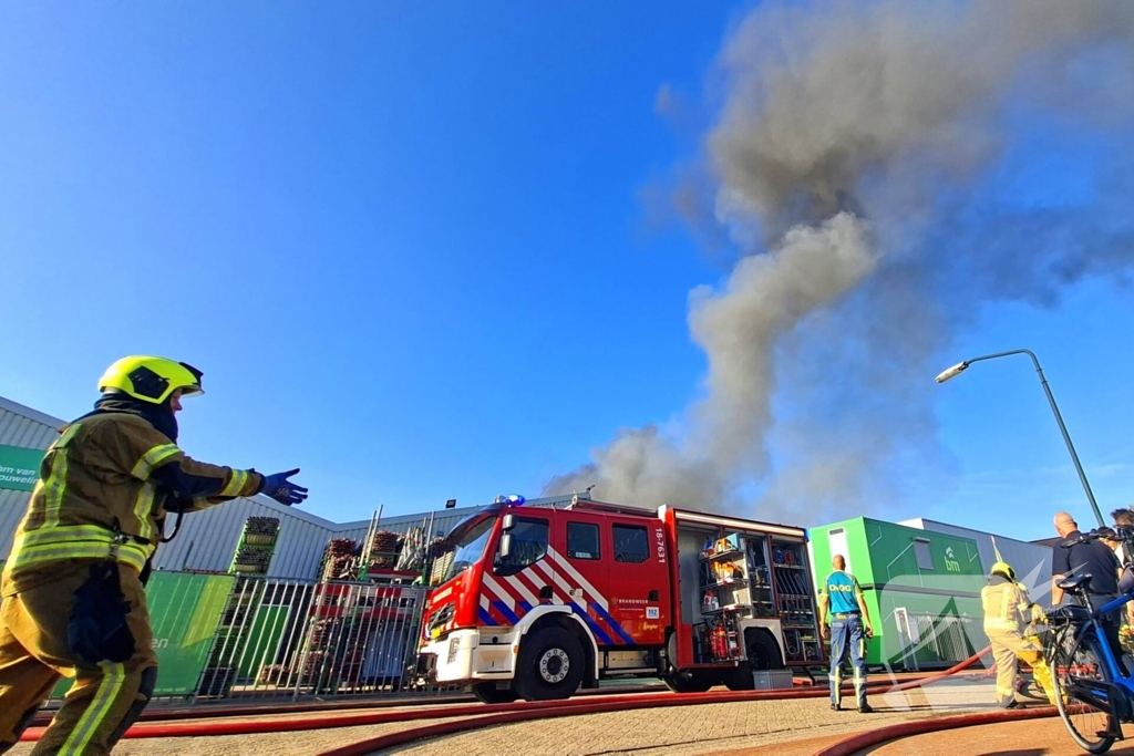 Zeer grote brand op industriegebied
