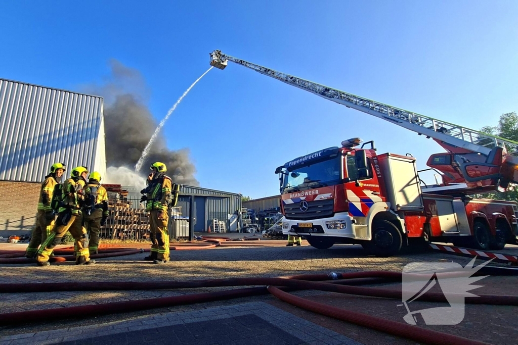Zeer grote brand op industriegebied