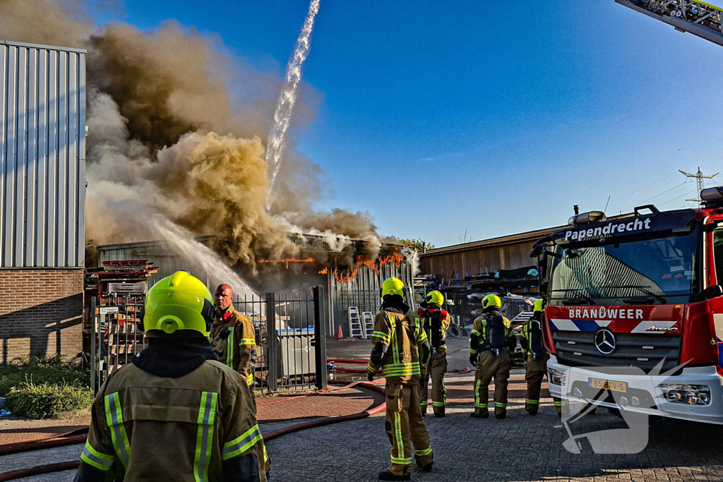 Zeer grote brand op industriegebied