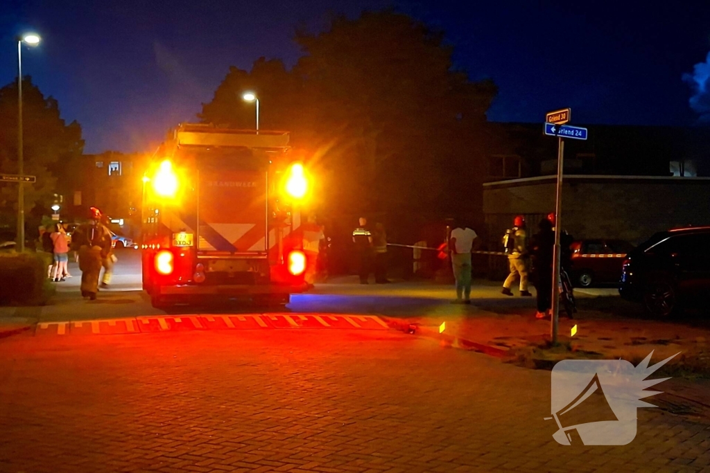 Hoogwerker ingezet bij brand bijgebouw