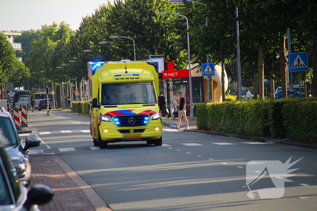 Zwaargewonde bij aanrijding met lijnbus