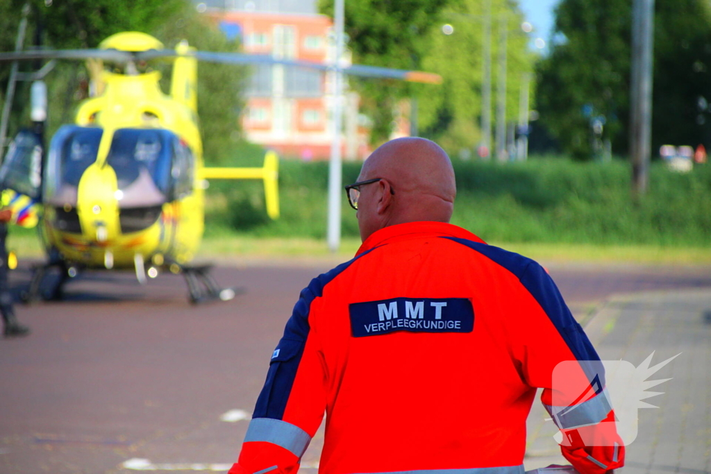 Zwaargewonde bij aanrijding met lijnbus