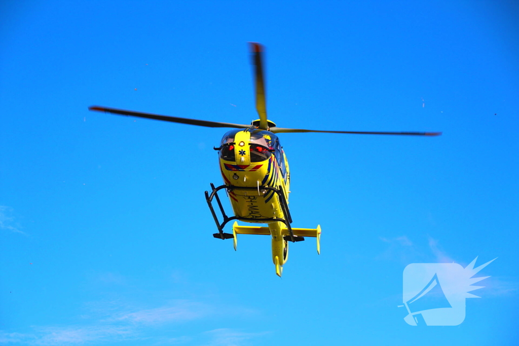 Zwaargewonde bij aanrijding met lijnbus