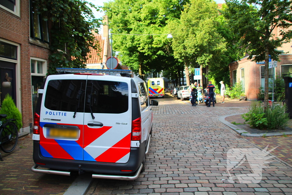 Twee scooterrijders gecontroleerd na botsing