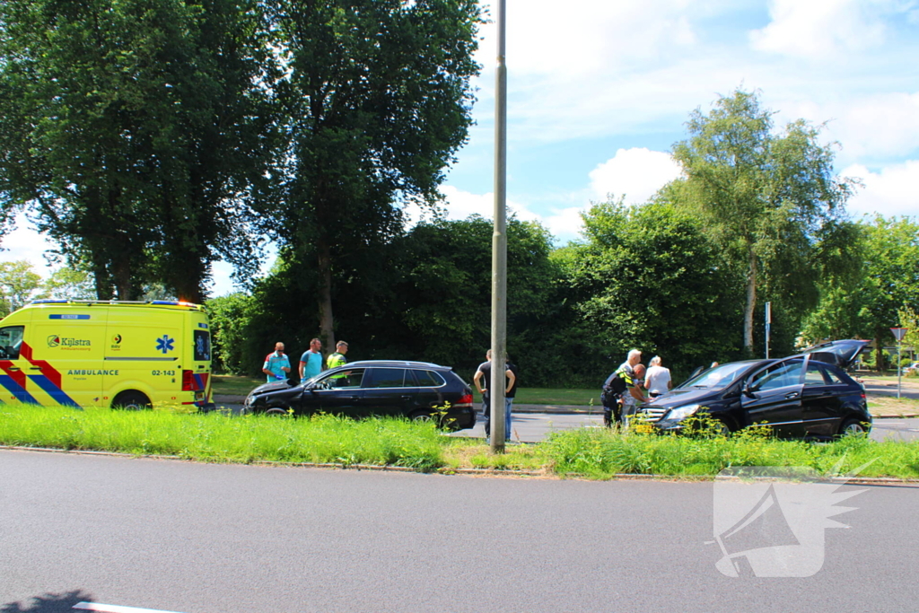 Auto's beschadigd in aanrijding