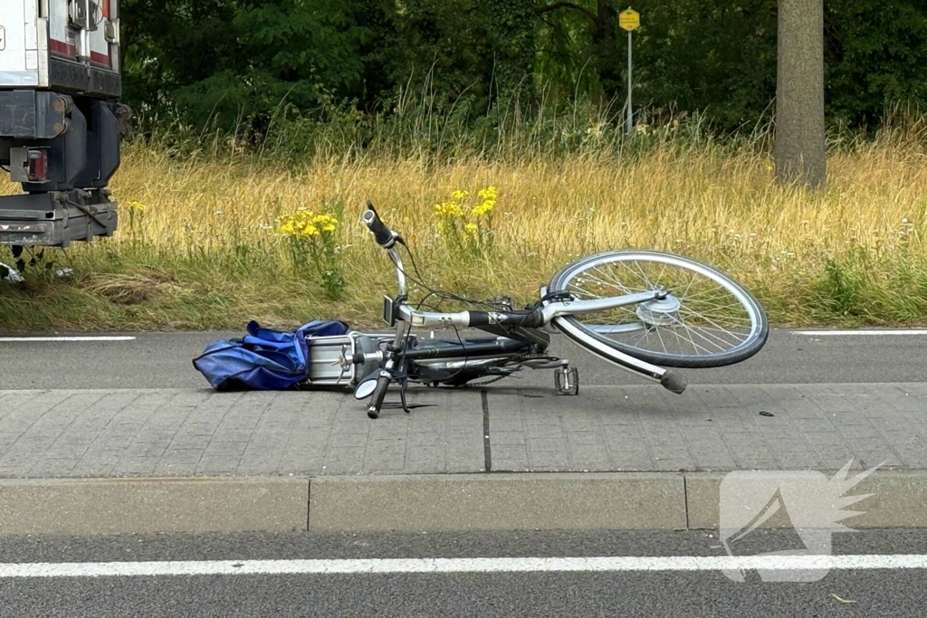 Botsing met vrachtwagen leidt tot zwaargewonde