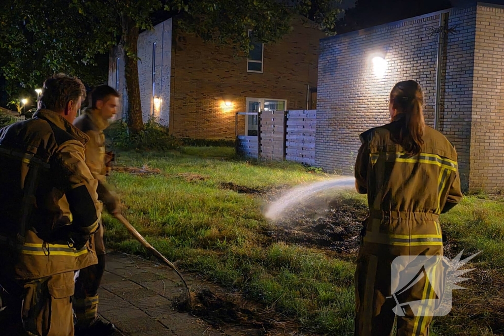 Buitenbranden op grasveld snel geblust