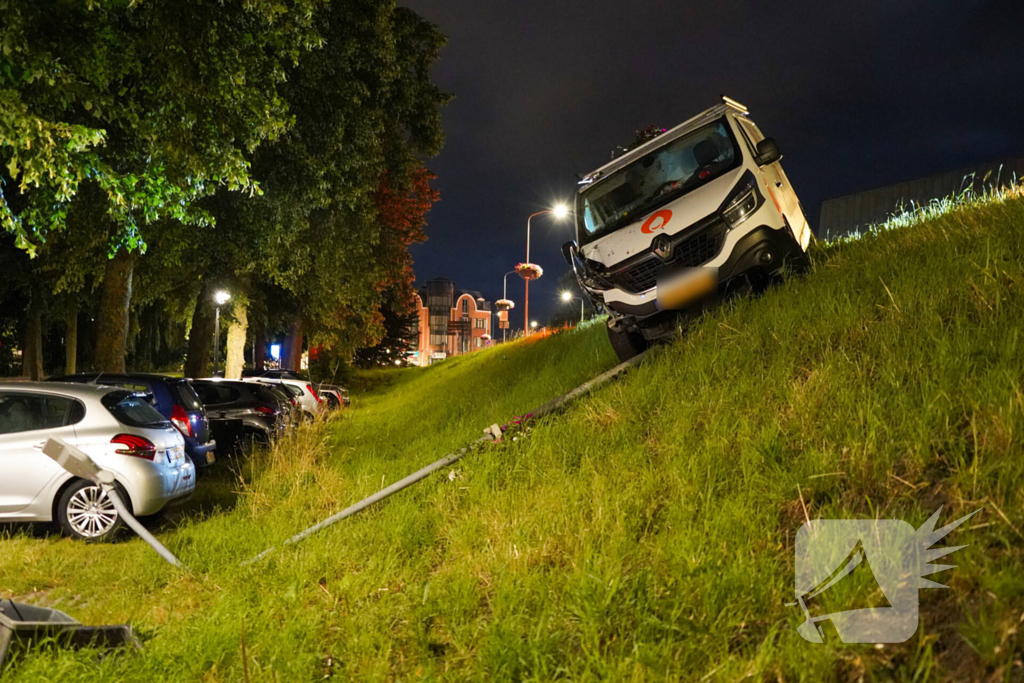 Bus beschadigd door uitwijken