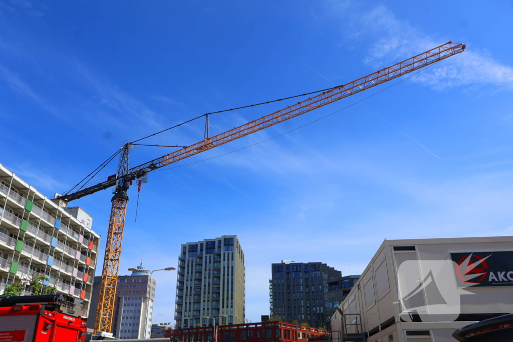 Persoon overleden na val van hijskraan