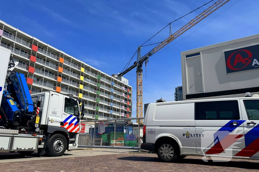 Persoon overleden na val van hijskraan