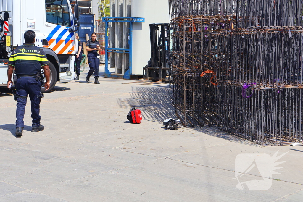 Persoon overleden na val van hijskraan