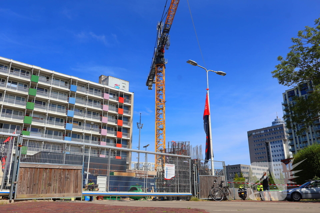 Persoon overleden na val van hijskraan