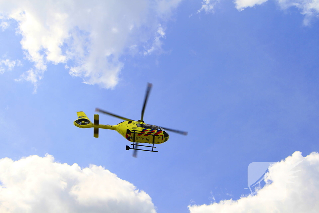 Wielrenner zwaargewond bij aanrijding, zoekactie naar bestuurder