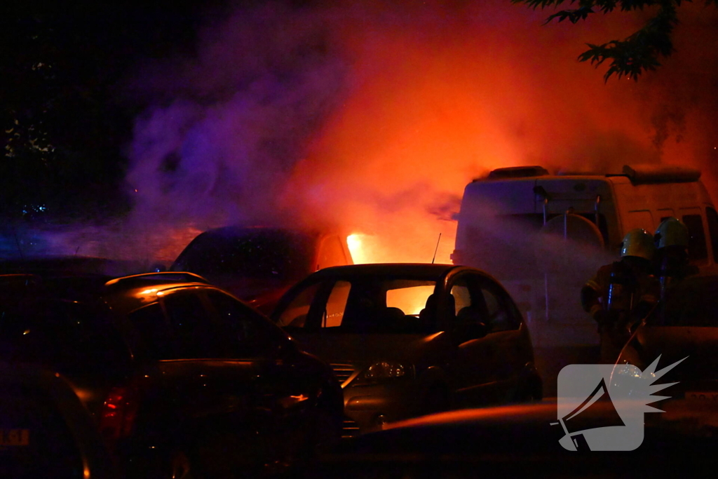 Voertuigbrand veroorzaakt grote schade