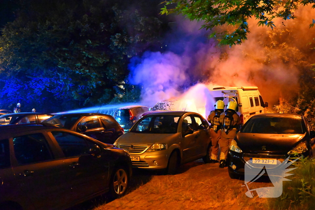 Voertuigbrand veroorzaakt grote schade