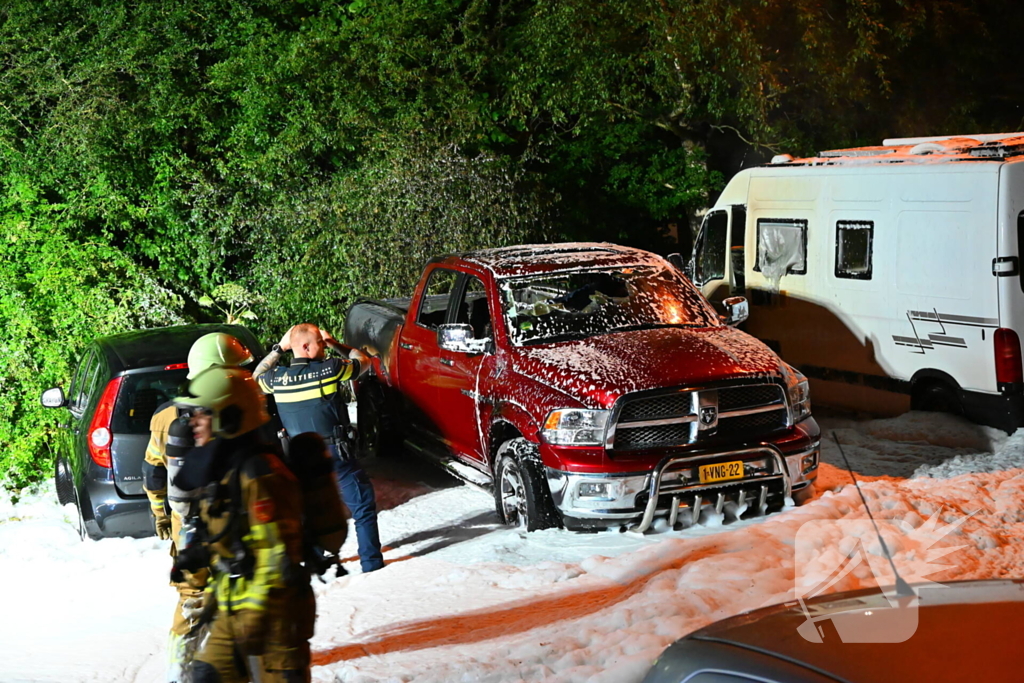 Voertuigbrand veroorzaakt grote schade