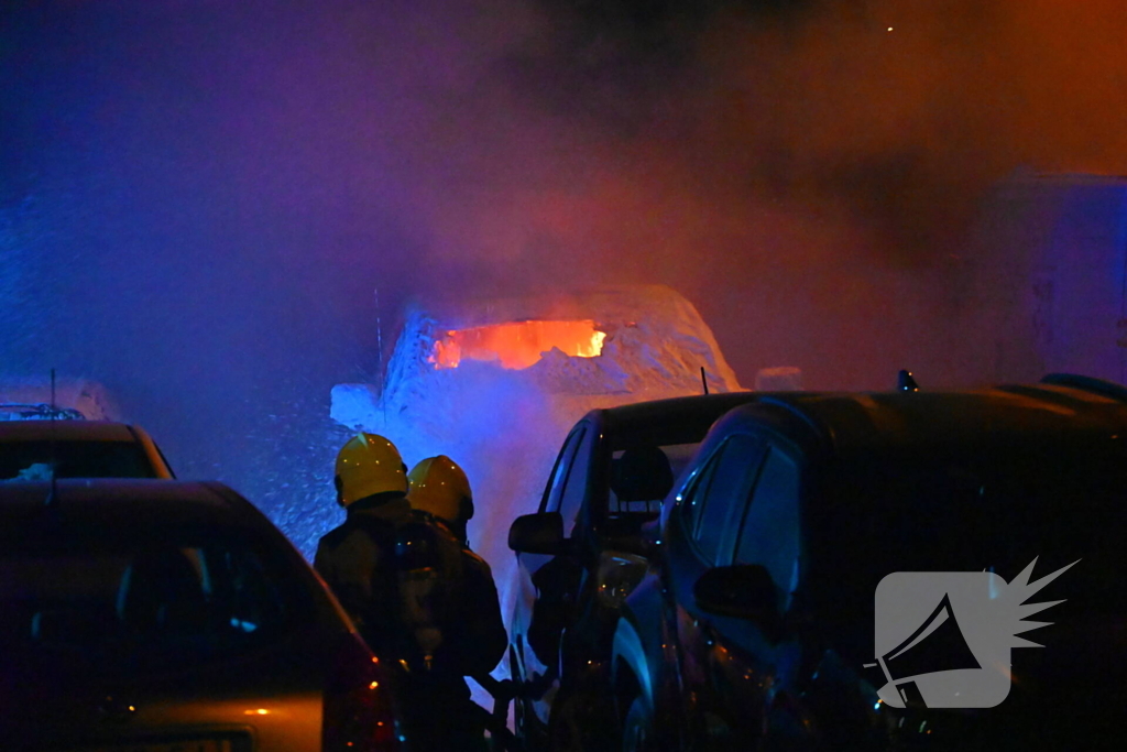 Voertuigbrand veroorzaakt grote schade