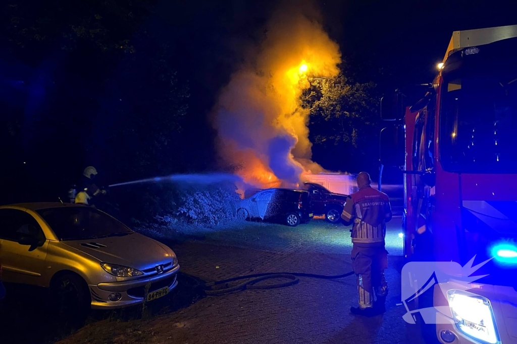 Voertuigbrand veroorzaakt grote schade