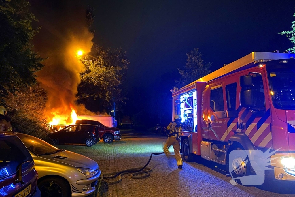 Voertuigbrand veroorzaakt grote schade
