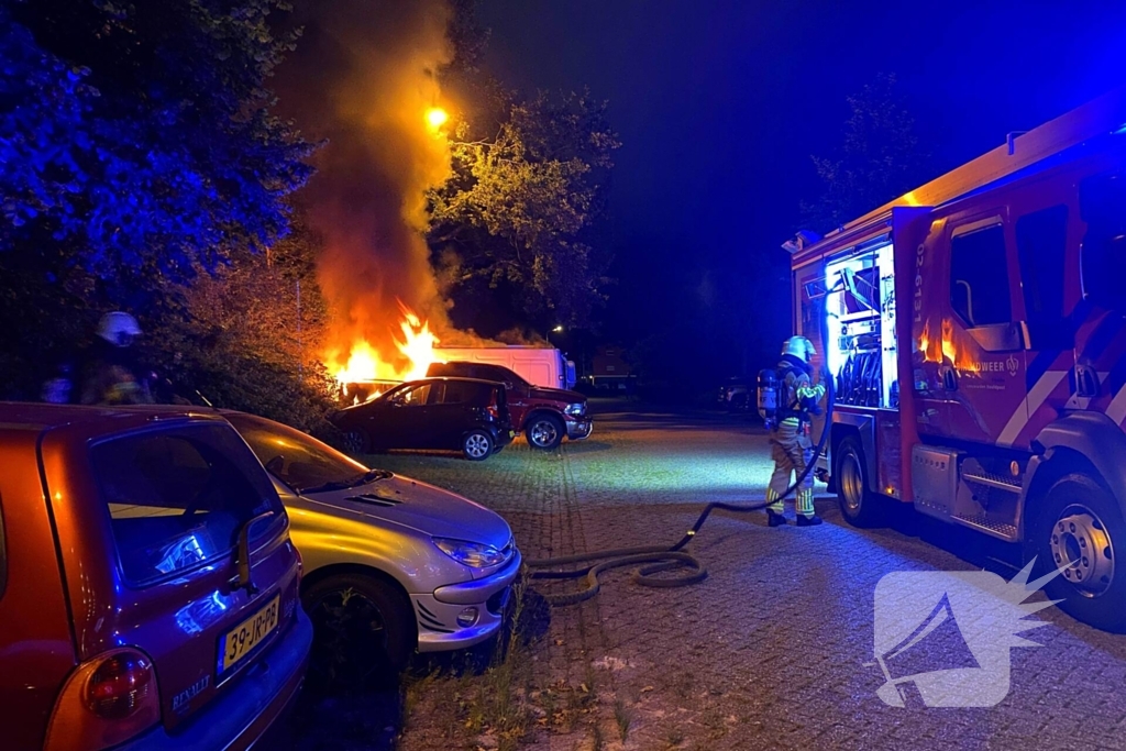 Voertuigbrand veroorzaakt grote schade