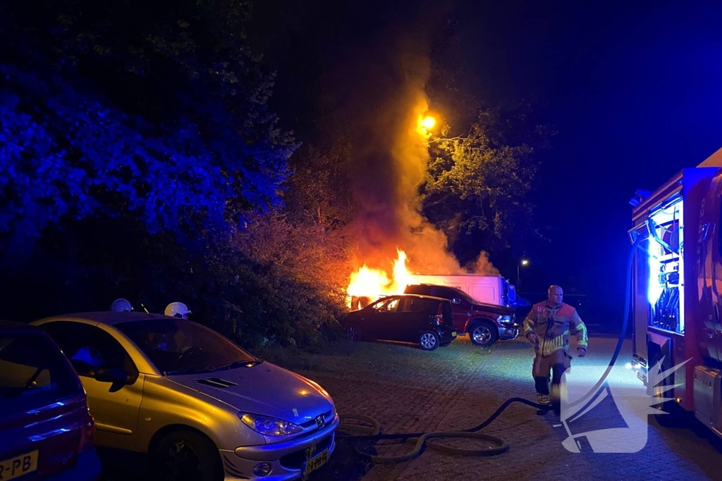 Voertuigbrand veroorzaakt grote schade