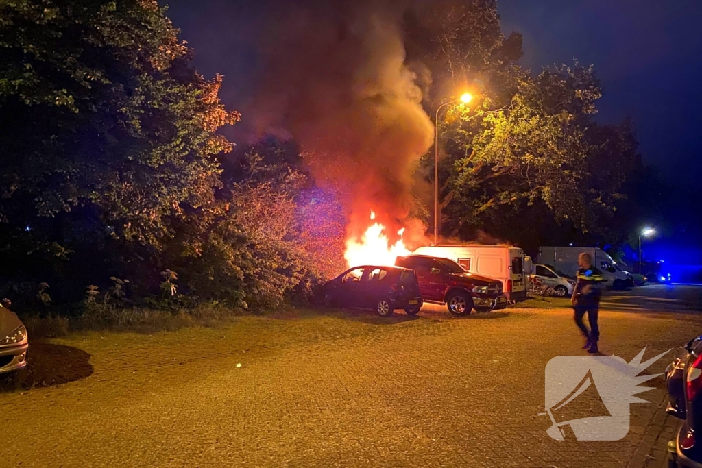 Voertuigbrand veroorzaakt grote schade