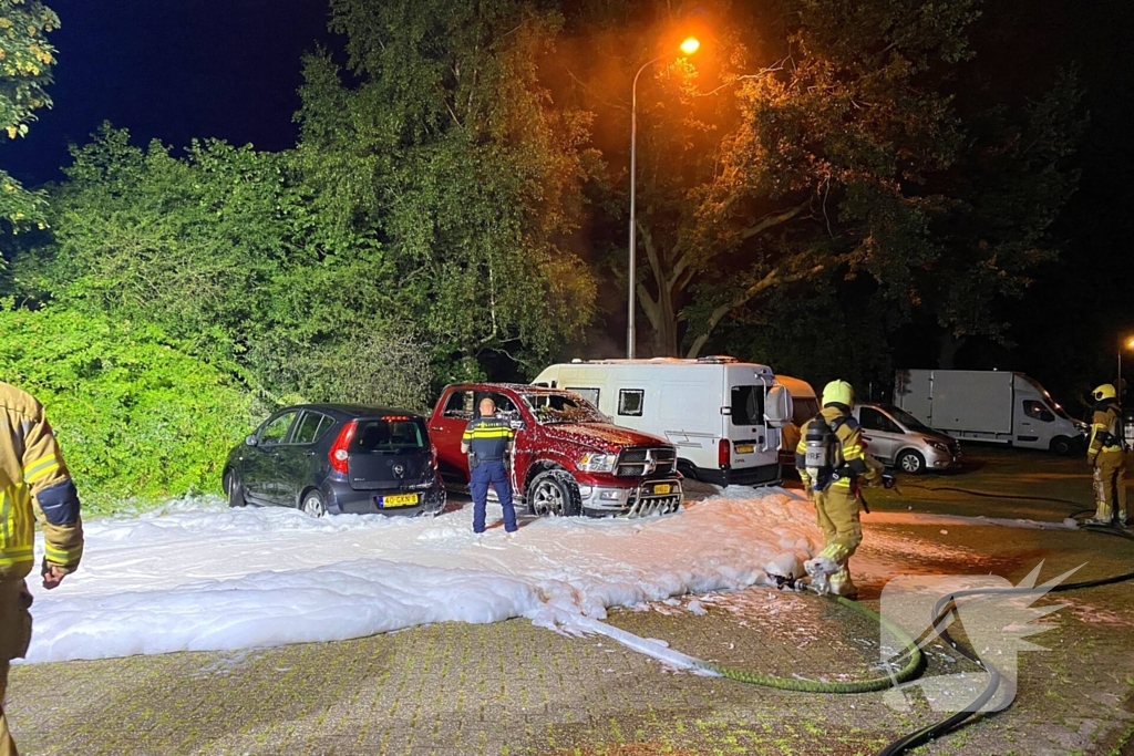 Voertuigbrand veroorzaakt grote schade