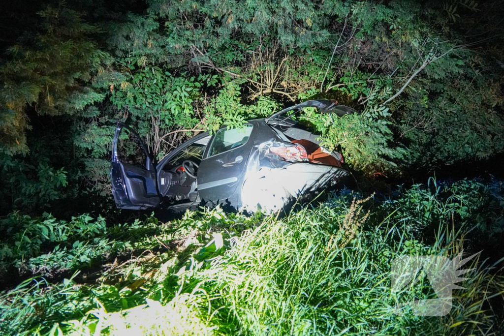 Bestuurder ongedeerd na zware crash