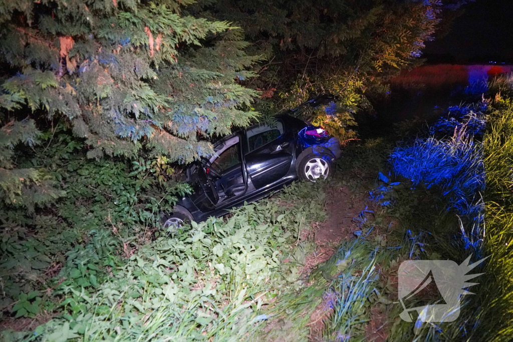 Bestuurder ongedeerd na zware crash