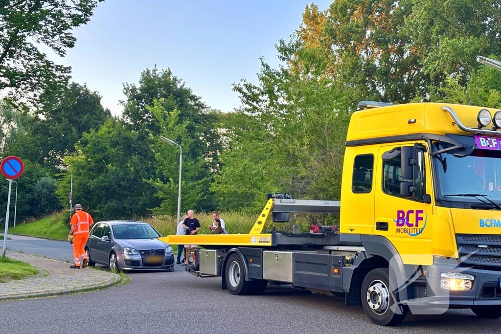 Automobilist en motorrijder met elkaar in botsing