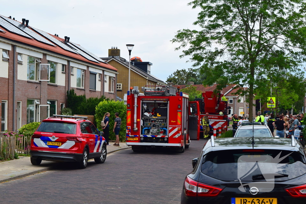 Afvalbrand bij woning trekt veel bekijks