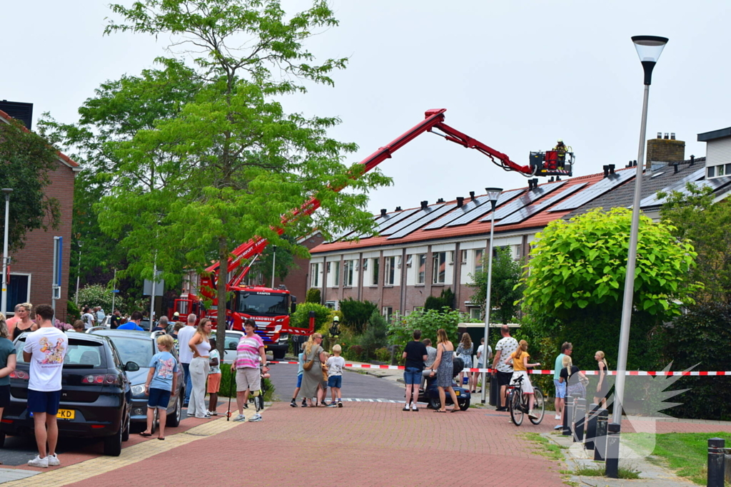 Afvalbrand bij woning trekt veel bekijks