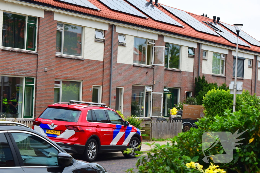 Afvalbrand bij woning trekt veel bekijks