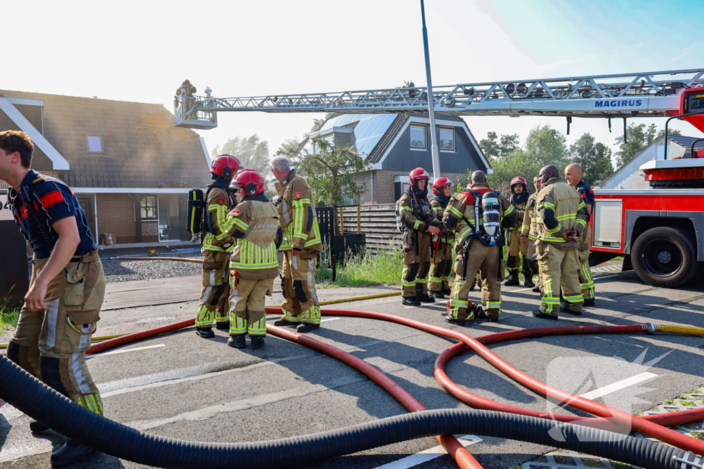 Woningbrand leidt tot grote inzet van hulpdiensten