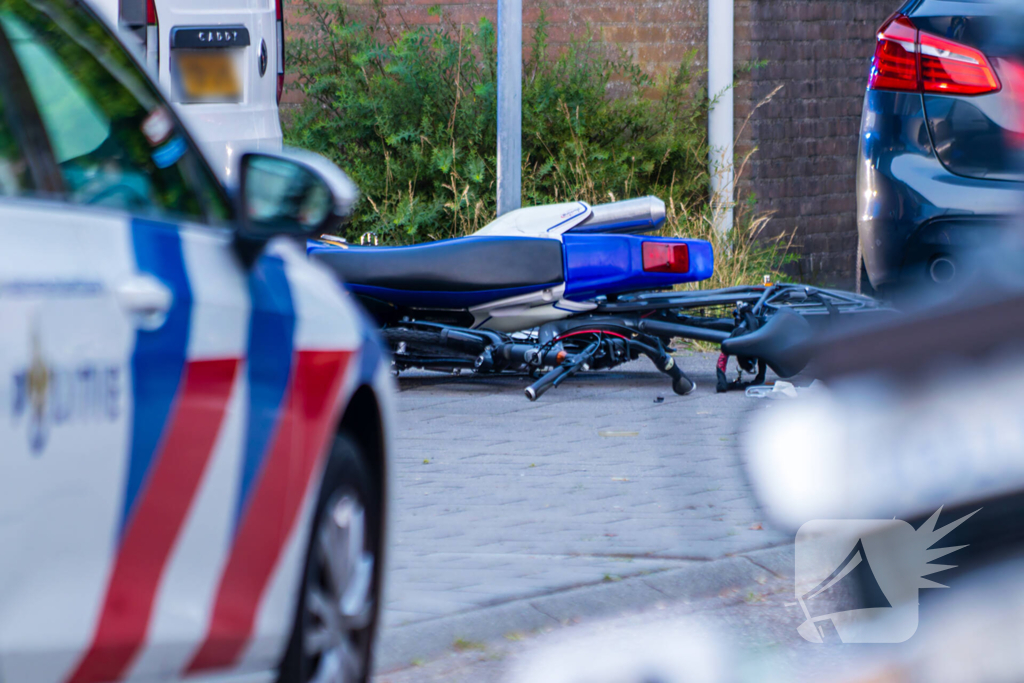 Crossmotorrijder vlucht en laat zwaargewonde fietser achter tijdens achtervolging