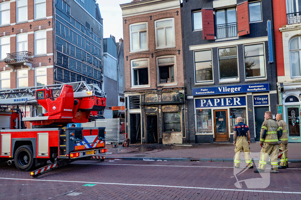 Explosie in koffieshop leidt tot brand