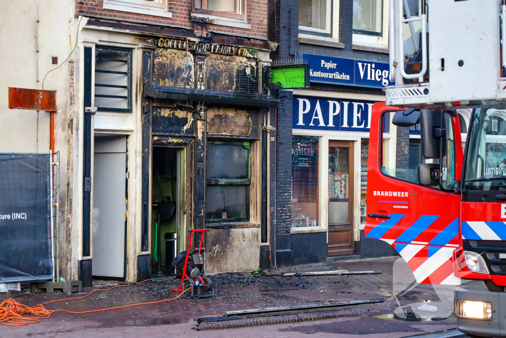 Explosie in koffieshop leidt tot brand