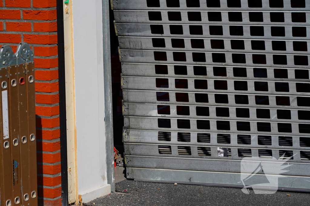 Ramkraak op sportwinkel met aanzienlijke schade