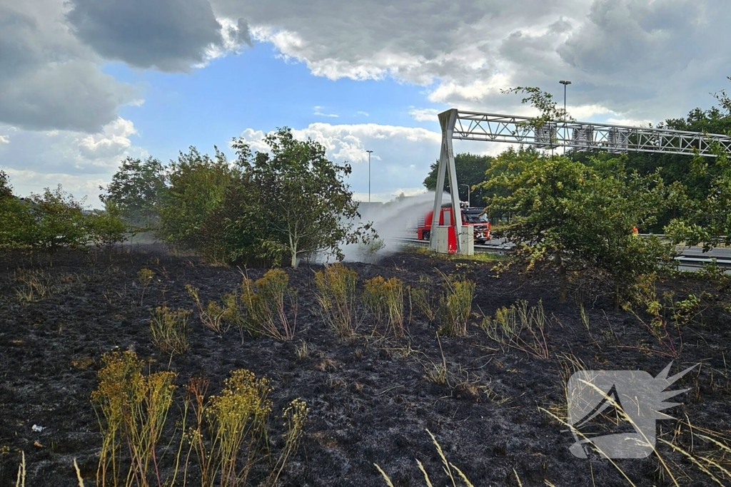 Bermbrand veroorzaakt verkeershinder