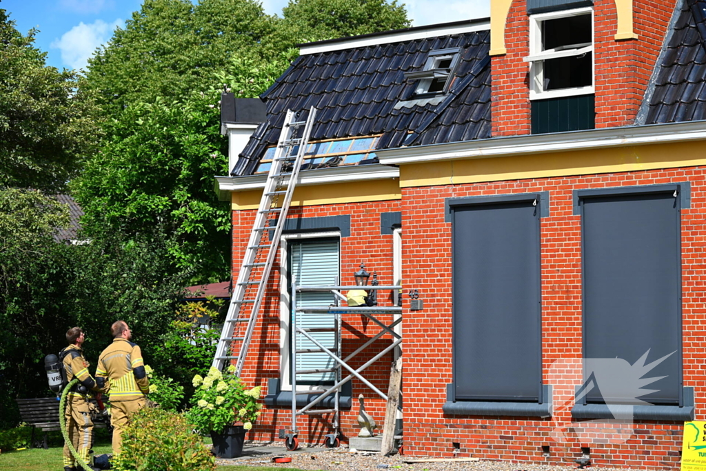 Werkzaamheden met brander leidt tot dakbrand