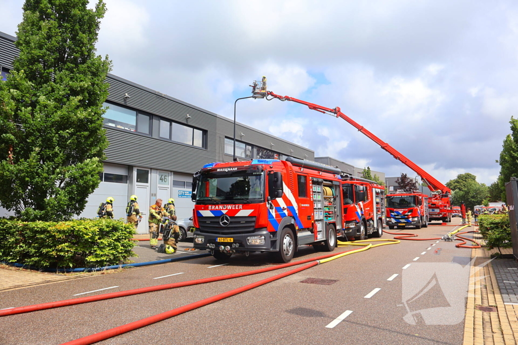 Grote brand in bedrijfsverzamelgebouw