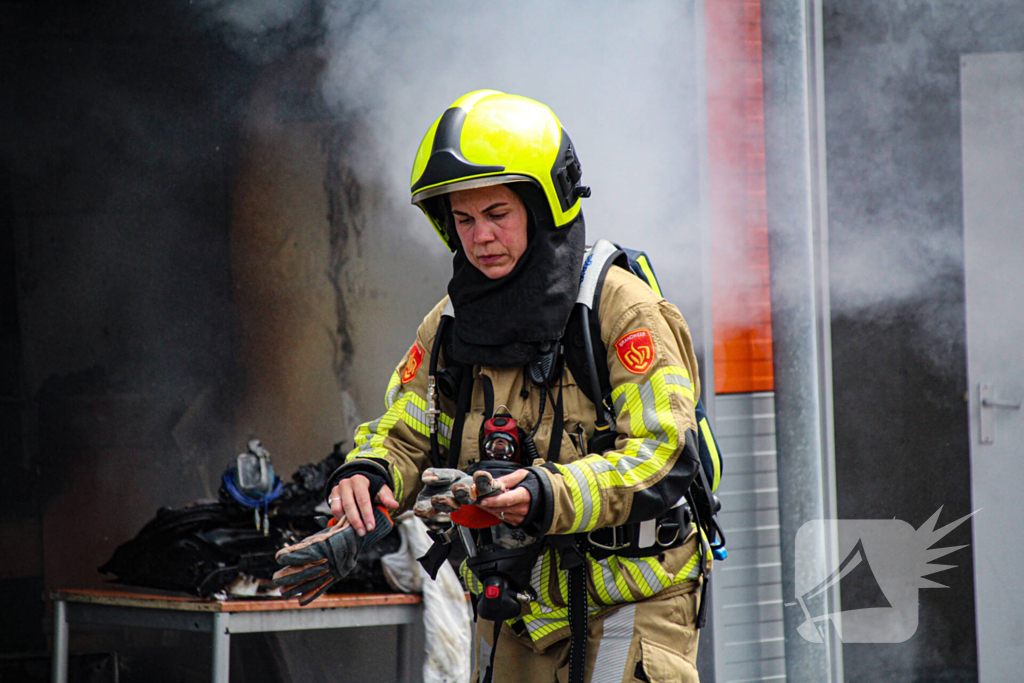Grote brand in bedrijfsverzamelgebouw
